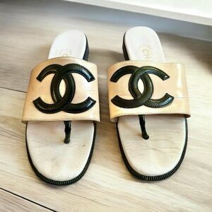 Authentic CHANEL Cream & Black Leather Interlocking C Timeless Sandal Slides 37